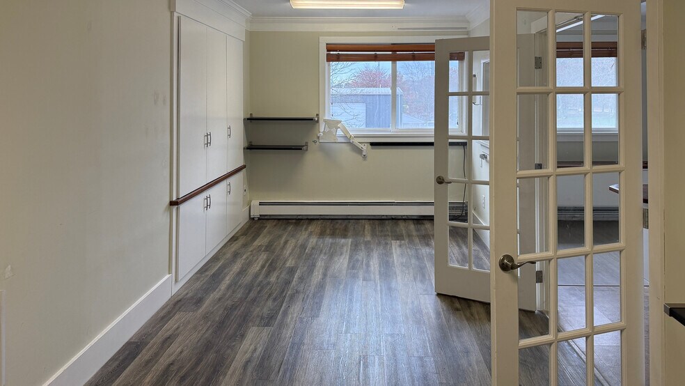 More Photos Of 376 Rt-130, Sandwich Flex For Lease