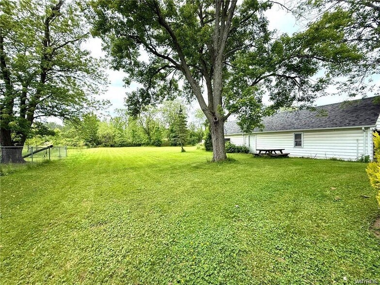 More Photos Of 2538 Niagara Falls Blvd, Niagara Falls Office Residential For Sale