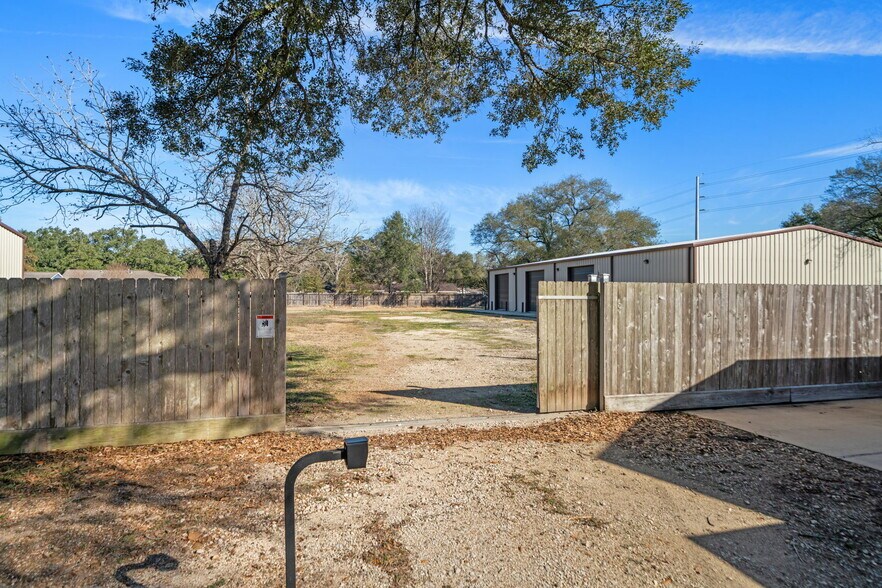 More Photos Of 1707 Bernie Ave, Rosenberg Office For Sale