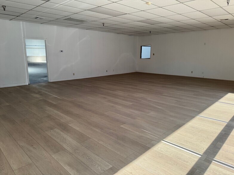 More Photos Of 2900 S Highland Dr, Las Vegas Warehouse For Lease