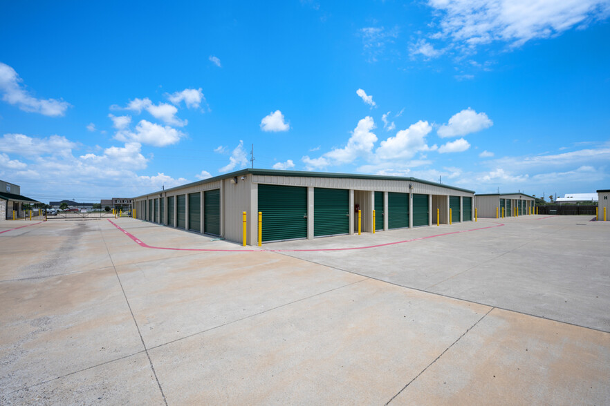 Primary Photo Of 1533 Flour Bluff Dr, Corpus Christi Self Storage For Sale