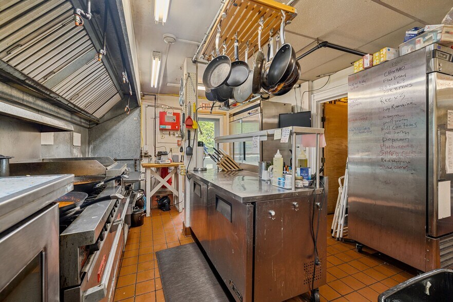 More Photos Of 41 Pleasant St, Woodstock Hospitality For Sale