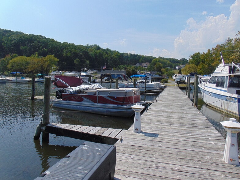 More Photos Of 121 Willow Landing Rd, Stafford Marina For Sale