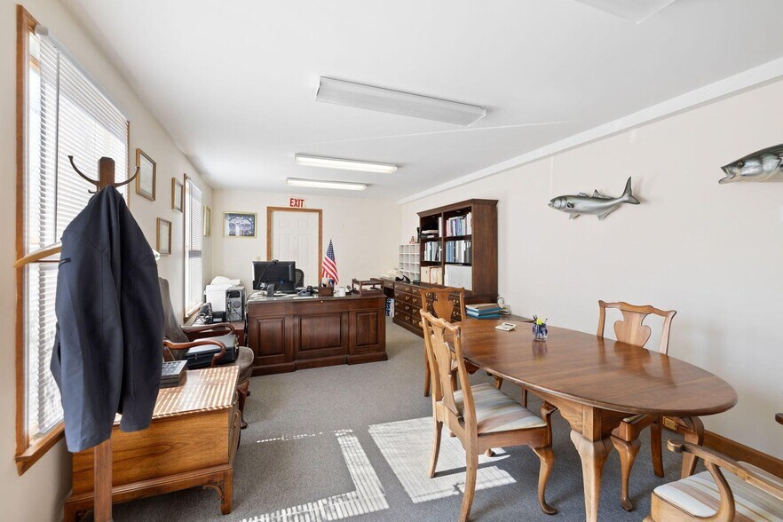 More Photos Of 29 Simpson Ln, Falmouth Office For Sale