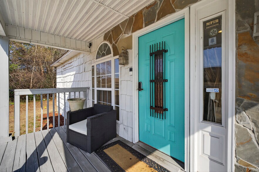 More Photos Of 4849 Mercer University Dr, Macon-Bibb Storefront For Sale