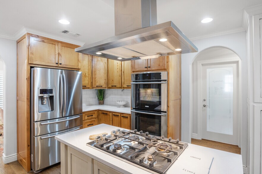 More Photos Of 608 W Morse St, Fredericksburg Specialty For Sale