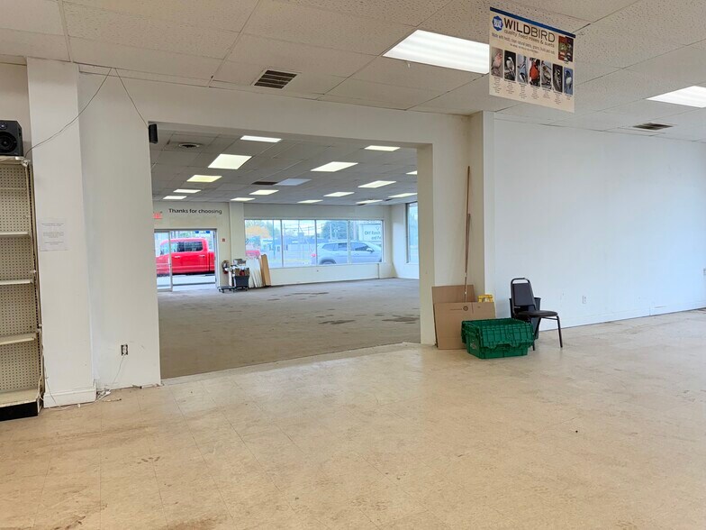 More Photos Of 807 S 4th St, Fulton General Retail For Sale
