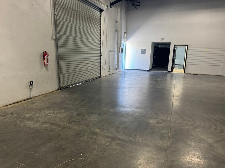 More Photos Of 725 Main St, Chula Vista Showroom For Lease