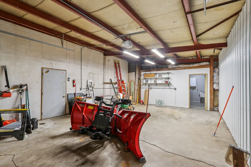 More Photos Of W9231 Bobolink Rd, Reeseville Warehouse For Sale