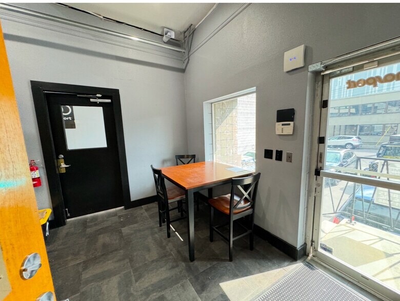 More Photos Of 1321 NW 17th Ave, Portland Service For Sale