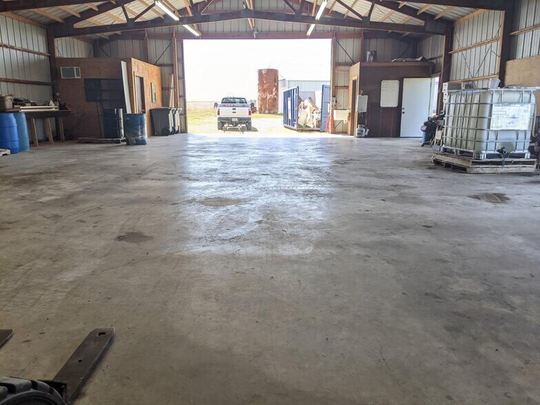 More Photos Of 377 Partnership Rd, Seguin Warehouse For Lease