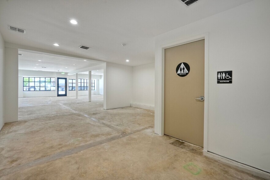 More Photos Of 1045 Main St, Ramona Freestanding For Lease