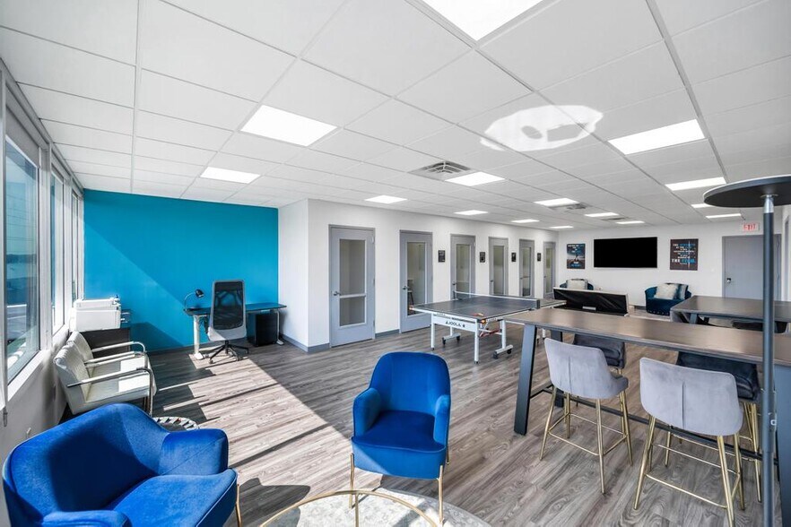 More Photos Of 1 Old Country Rd, Carle Place Office For Lease