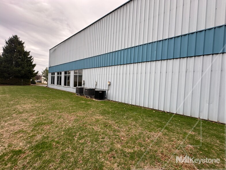 More Photos Of 1114-1124 Commons Blvd, Reading Flex For Sale