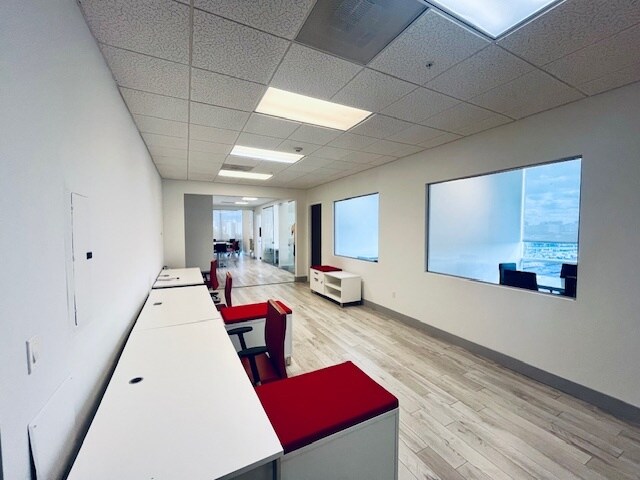 More Photos Of 20200 W Dixie Hwy, Aventura Medical For Lease