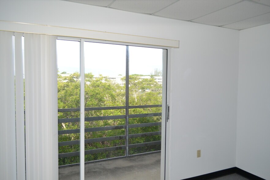 More Photos Of 1460 S McCall Rd, Englewood Medical For Sale