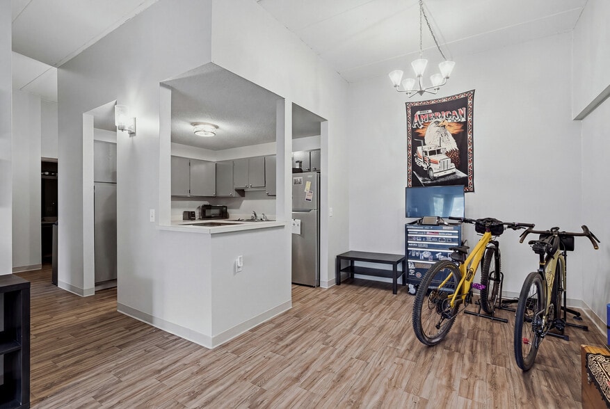 More Photos Of 985 Ivy Ave E, Saint Paul Apartments For Sale