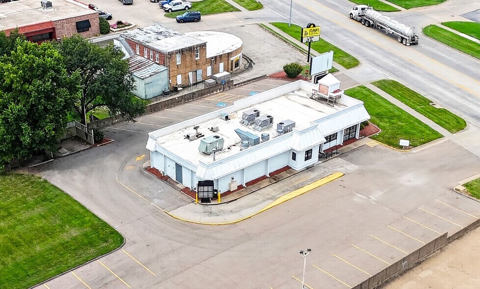 More Photos Of 1812 NW Topeka Blvd, Topeka Fast Food For Lease