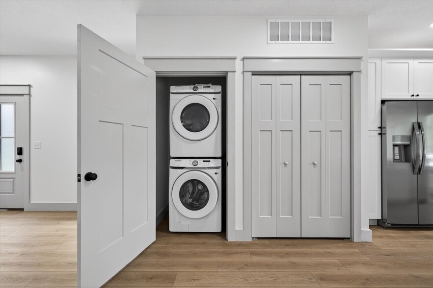 More Photos Of 326 N Jefferson St, Bloomington Apartments For Sale