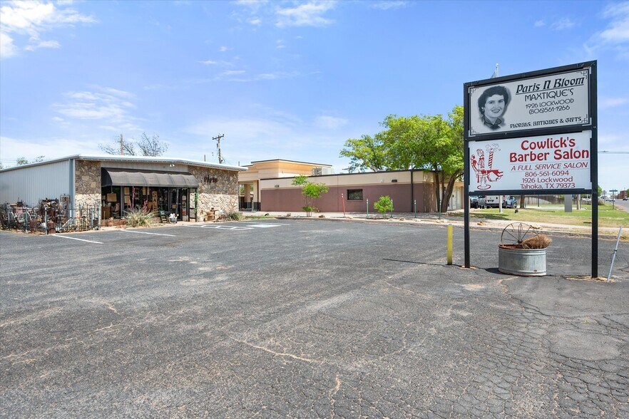 Primary Photo Of 1926 W Lockwood St, Tahoka General Retail For Sale