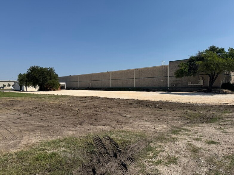 More Photos Of 8539 NE Loop 410, San Antonio Service For Lease