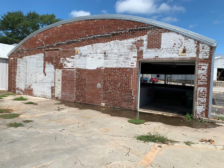 More Photos Of 201-205 W Saint Louis Ave, East Alton Warehouse For Lease