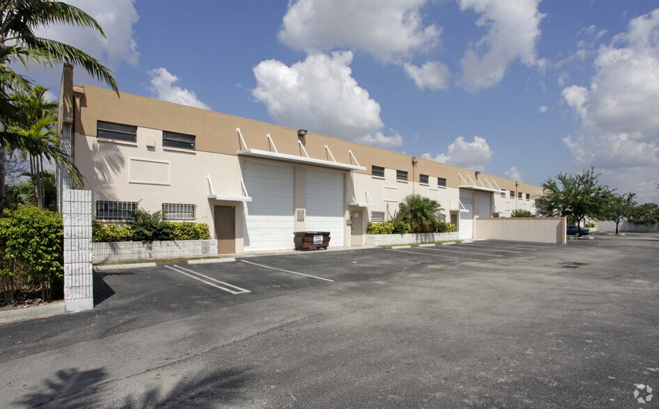 More Photos Of 8335-8349 NW 64th St, Miami Light Distribution For Sale