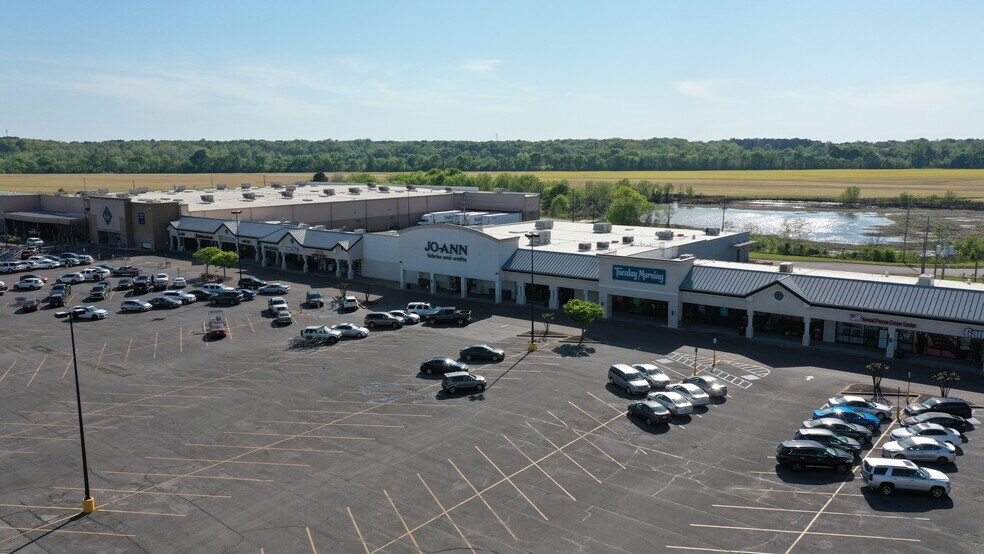 More Photos Of 3849-3905 N Gloster St, Tupelo Storefront For Lease