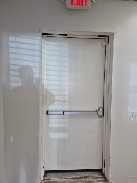 More Photos Of 4343 Austin Blvd, Island Park Coworking Space