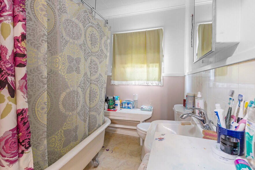 More Photos Of 304 W Wheat St, Woodville Specialty For Sale