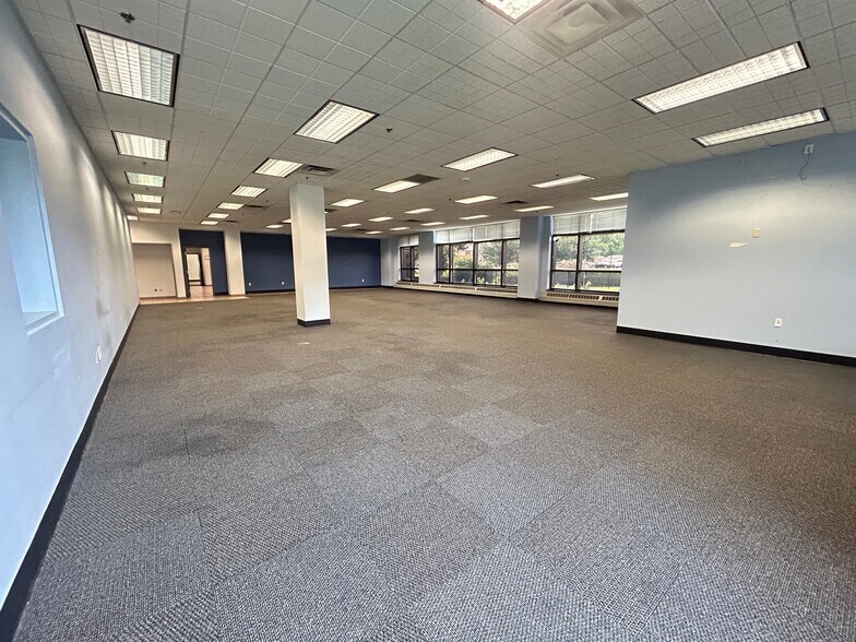More Photos Of 22 N 1st St, Newark Light Distribution For Lease