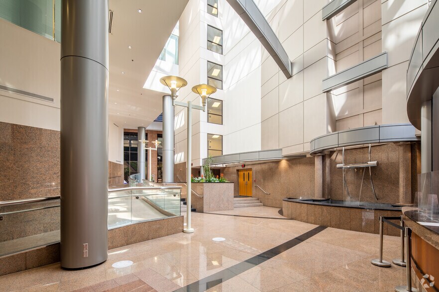 More Photos Of 8235 Forsyth Blvd, Clayton Office For Lease