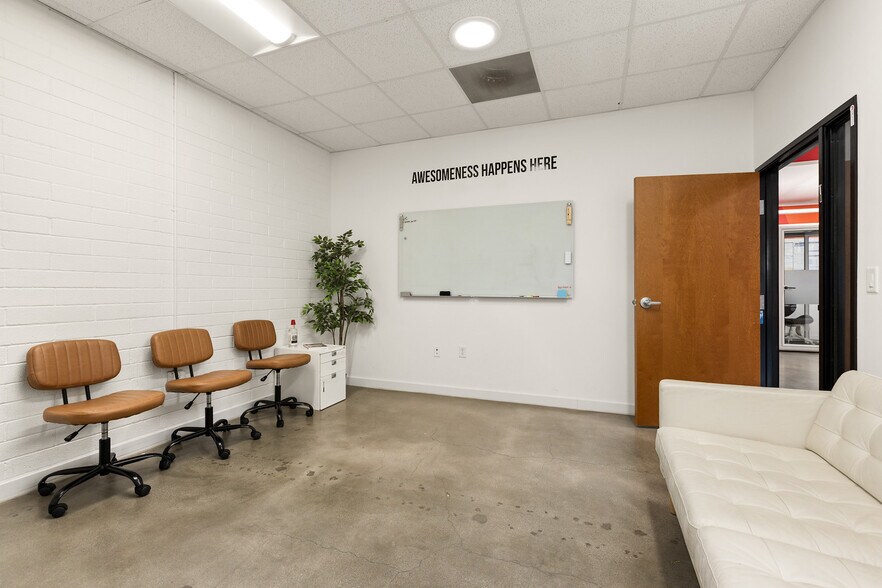 More Photos Of 3779 Cahuenga Blvd, Studio City Loft Creative Space For Sale