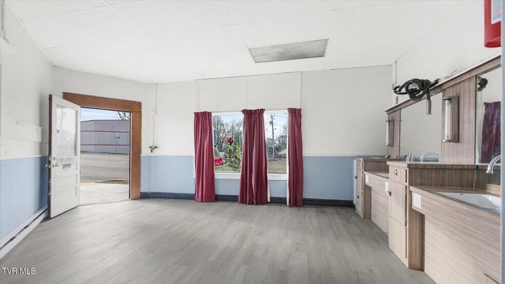 More Photos Of 1032 E Center St, Kingsport Freestanding For Sale