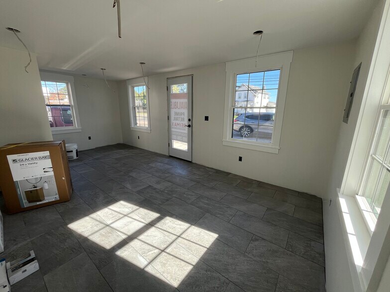 More Photos Of 246 Greenville Ave, Johnston Storefront Retail Office For Lease