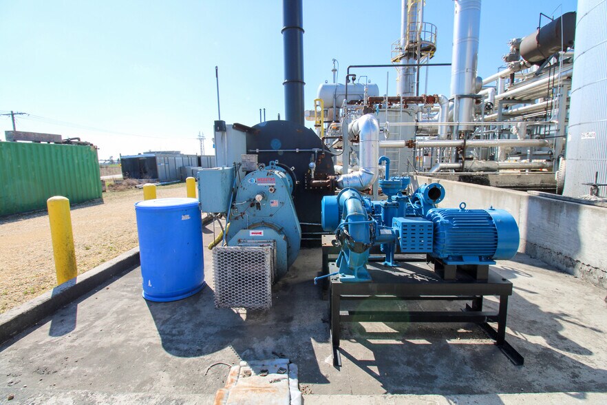 More Photos Of 5640 44th Ave S, Clinton Industrial For Sale