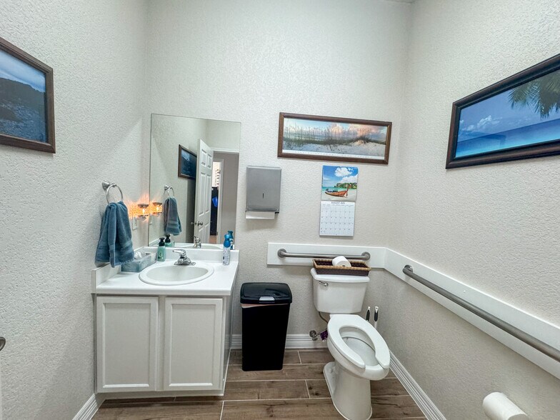 More Photos Of 600 Round Rock West, Round Rock Medical For Lease