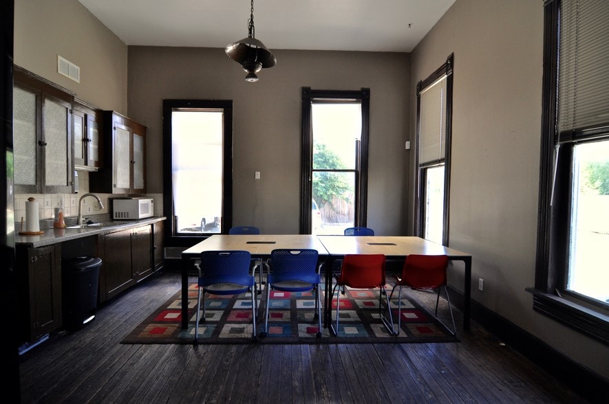 More Photos Of 1000 E Cesar Chavez St, Austin Loft Creative Space For Lease