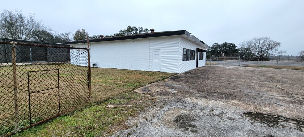 More Photos Of 900 Highway 3, League City Freestanding For Lease