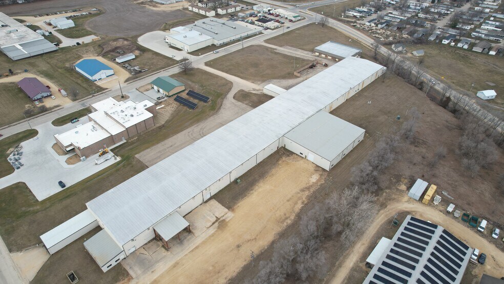 More Photos Of 140 Jacobsen Dr, Maquoketa Warehouse For Lease