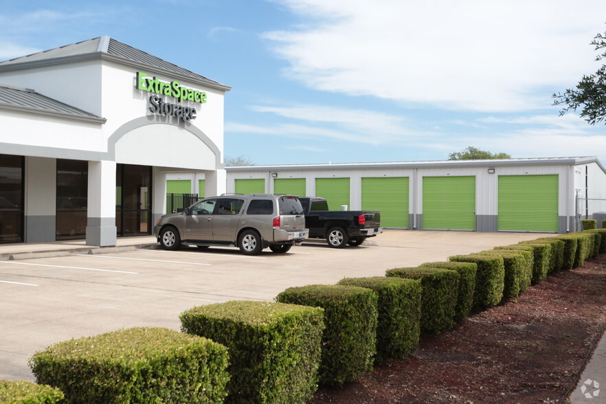 Primary Photo Of 10617 Fuqua St, Houston Self Storage For Lease