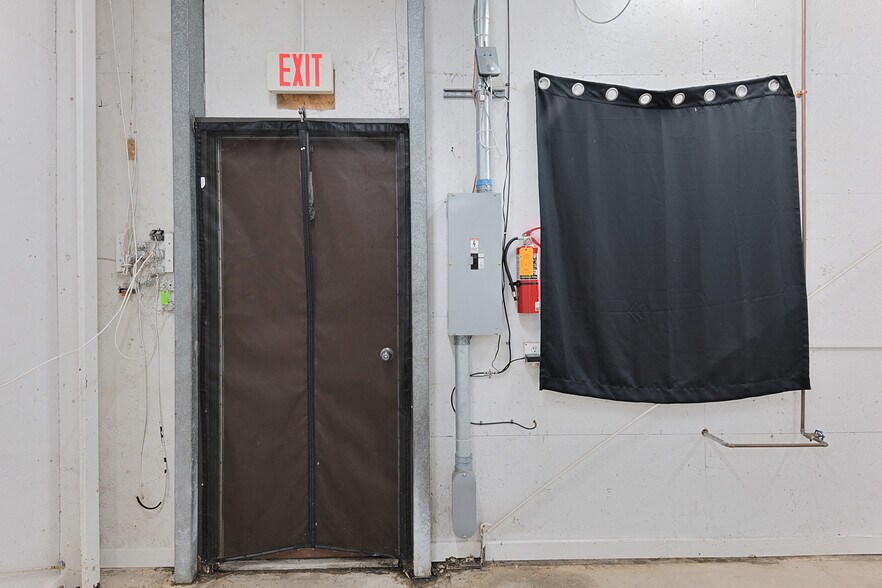More Photos Of 1138 State St, Green Bay Warehouse For Sale