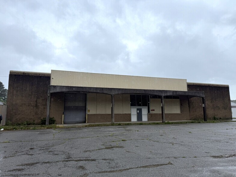 More Photos Of 2400-2400 E Washington St, Petersburg Warehouse For Sale