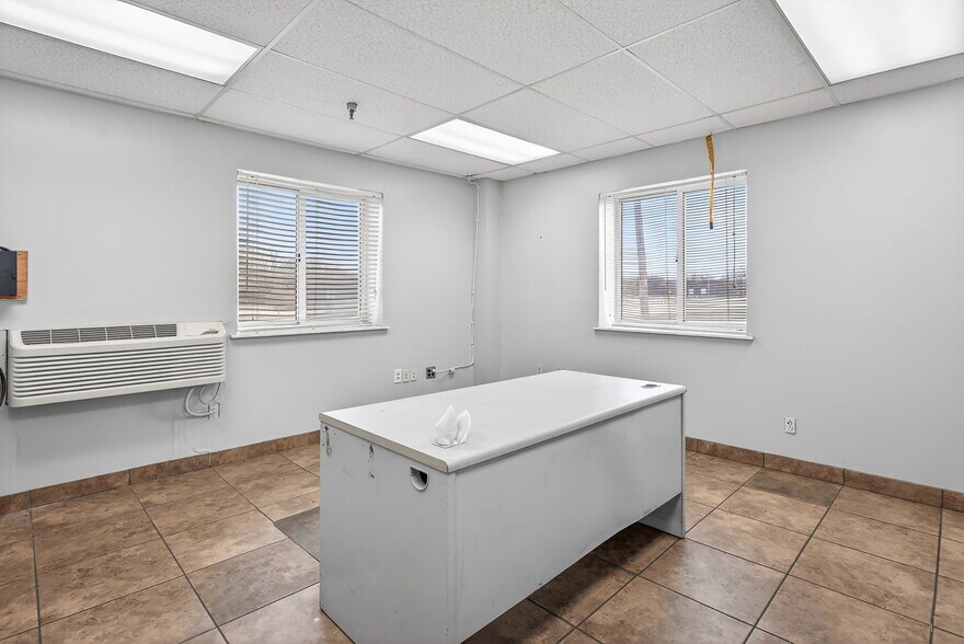 More Photos Of 1500 Dismuke Dr, Farmington Distribution For Sale