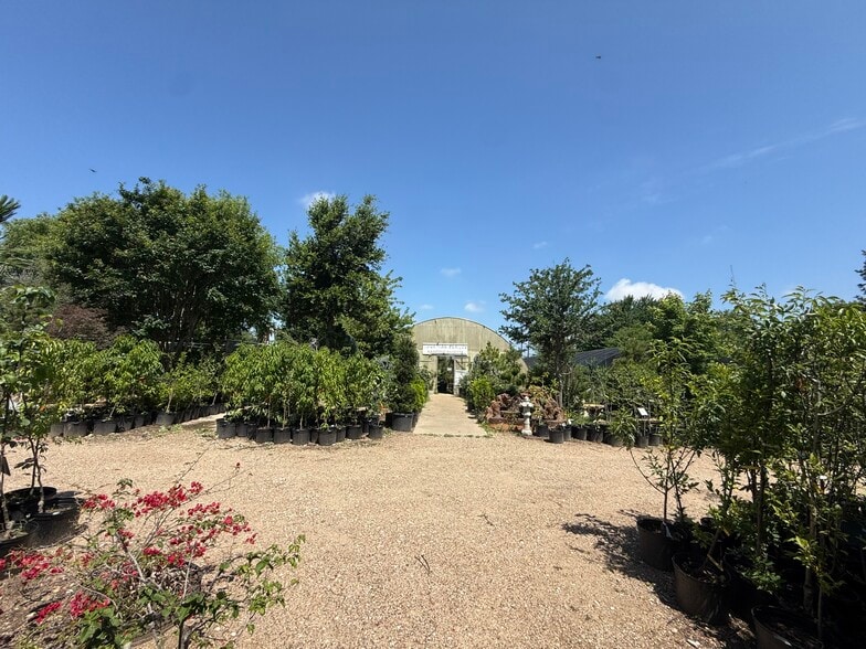More Photos Of 4022 Broadway Blvd, Garland Freestanding For Sale
