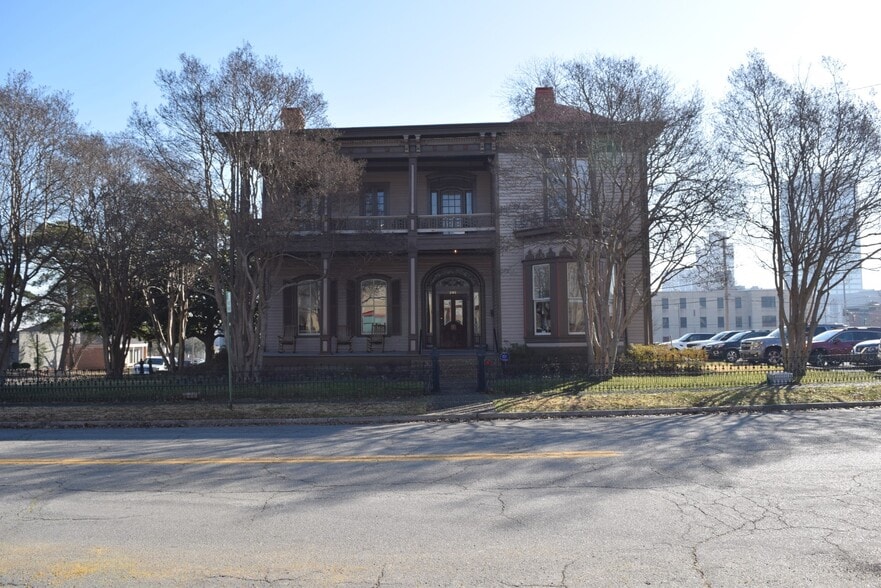 More Photos Of 201 S Izard St, Little Rock Office For Sale