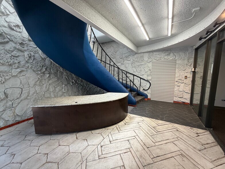 More Photos Of 640 W Tennessee Ave, Denver Light Distribution For Sale