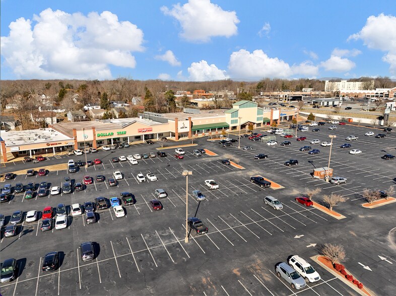 More Photos Of 2802-2894 Reynolda Rd, Winston-Salem Unknown For Lease