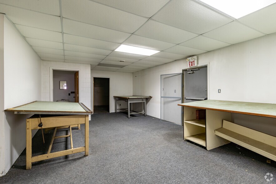 More Photos Of 1716 S Jefferson Ave, Saginaw Warehouse For Sale