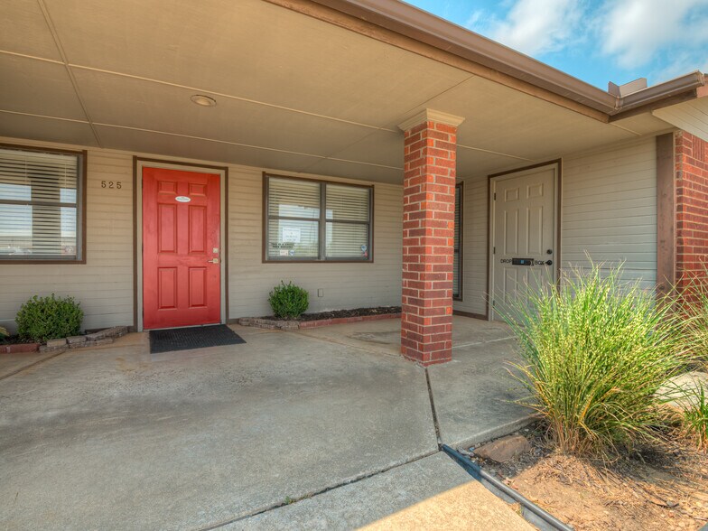 More Photos Of 525 Tower Dr, Moore Office For Lease